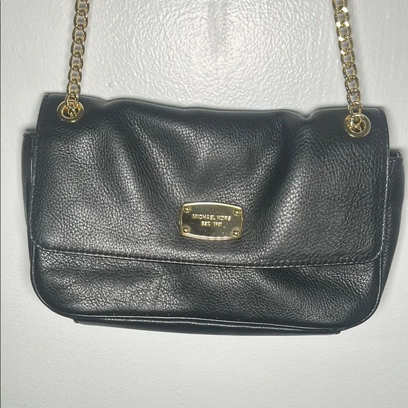 Michael Kors Black and Gold Adjustable Crossbody Bag with Elegant Design - Picture 6 of 11